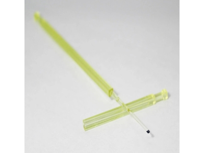 Одноразовая пластиковая соломинка - устройство витрификации Cryolock. Желтого цвета.