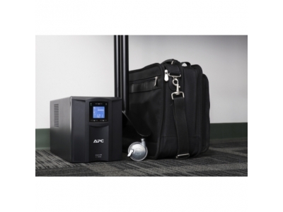 APC Smart-UPS 1000VA LCD 230V с функцией SmartConnect