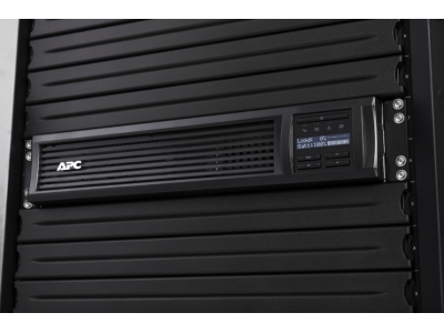 APC Smart-UPS 2200VA LCD RM 2U 230V с SmartConnect - Источник бесперебойного питания мощностью 2200 ВА с ЖК-дисплеем, установленный в стойку высотой 2U для работы при напряжении 230 В с функцией SmartConnect.