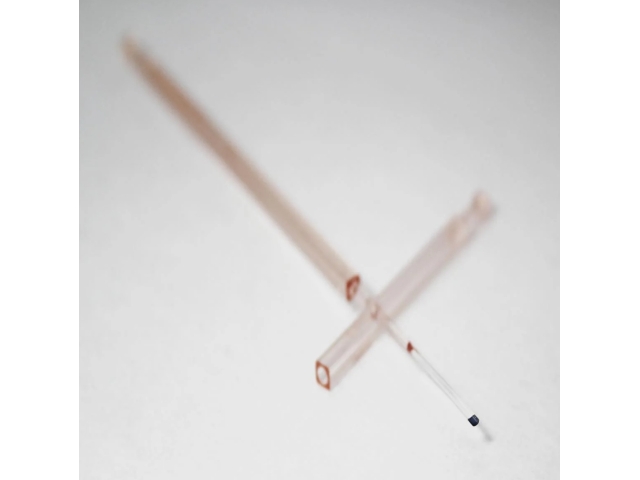 Одноразовая пластиковая соломинка - устройство криовакуумной витрификации. Оранжевый.