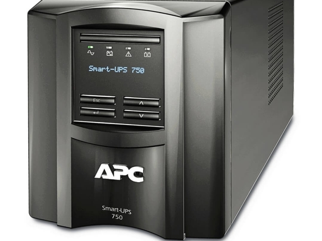 APC Smart-UPS 750VA LCD 230V с функцией SmartConnect.